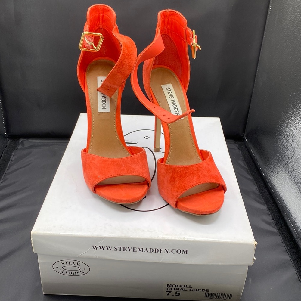 Like NeW! Fun heel.
